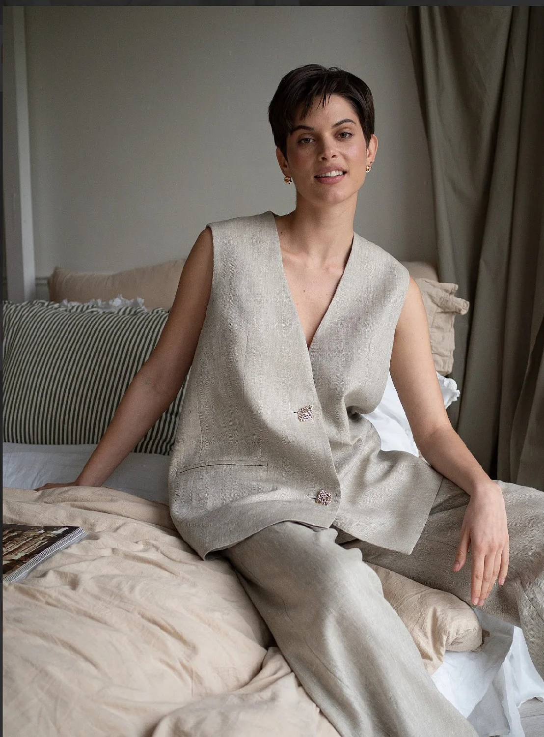 Жилет удлиненный цв. беж (рис.мелкая ёлочка)