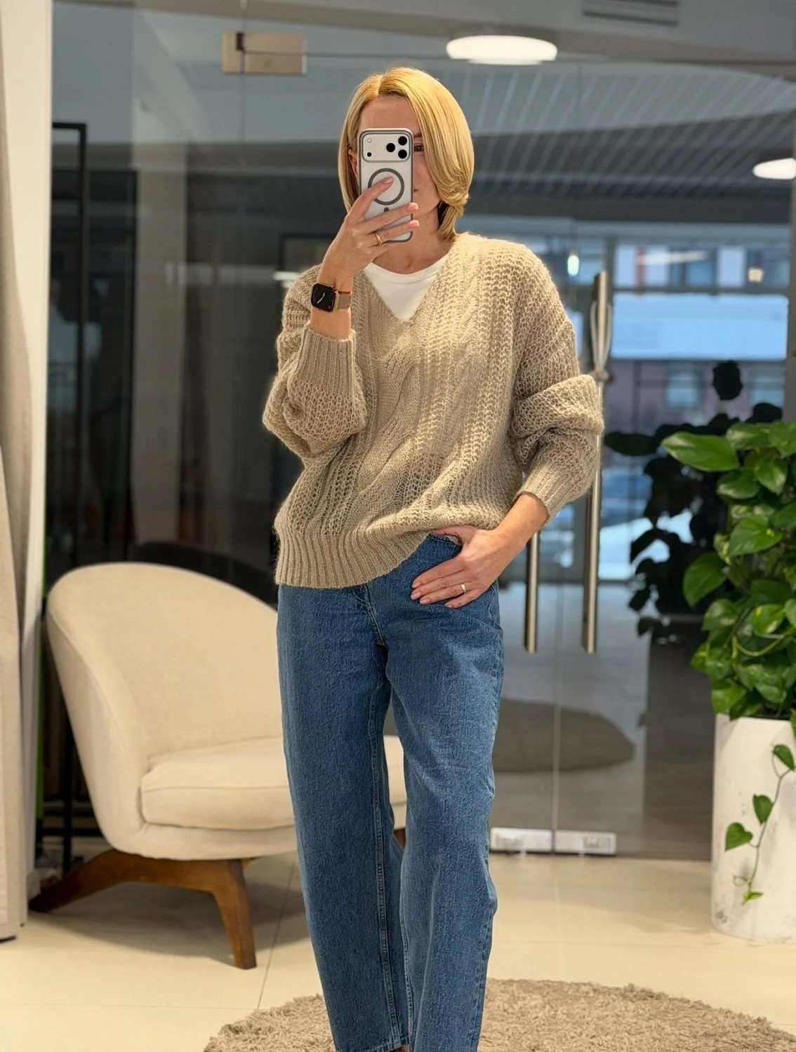 Свитер из тончайшей шерсти беби-альпаки с V-образным вырезом