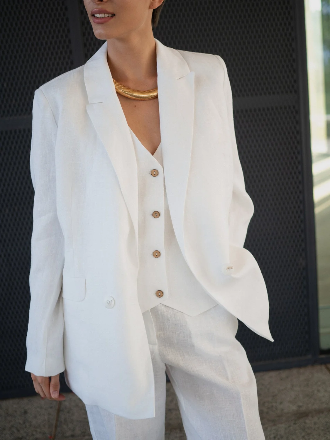 Жакет двубортный цвет белый