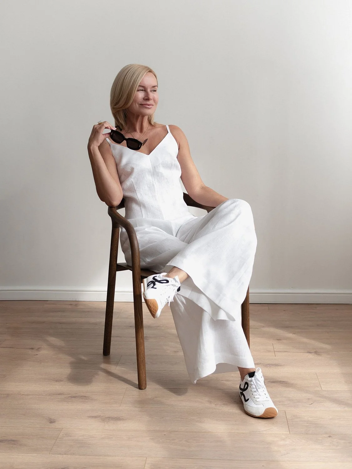 Комбинезон брючный цвет белый