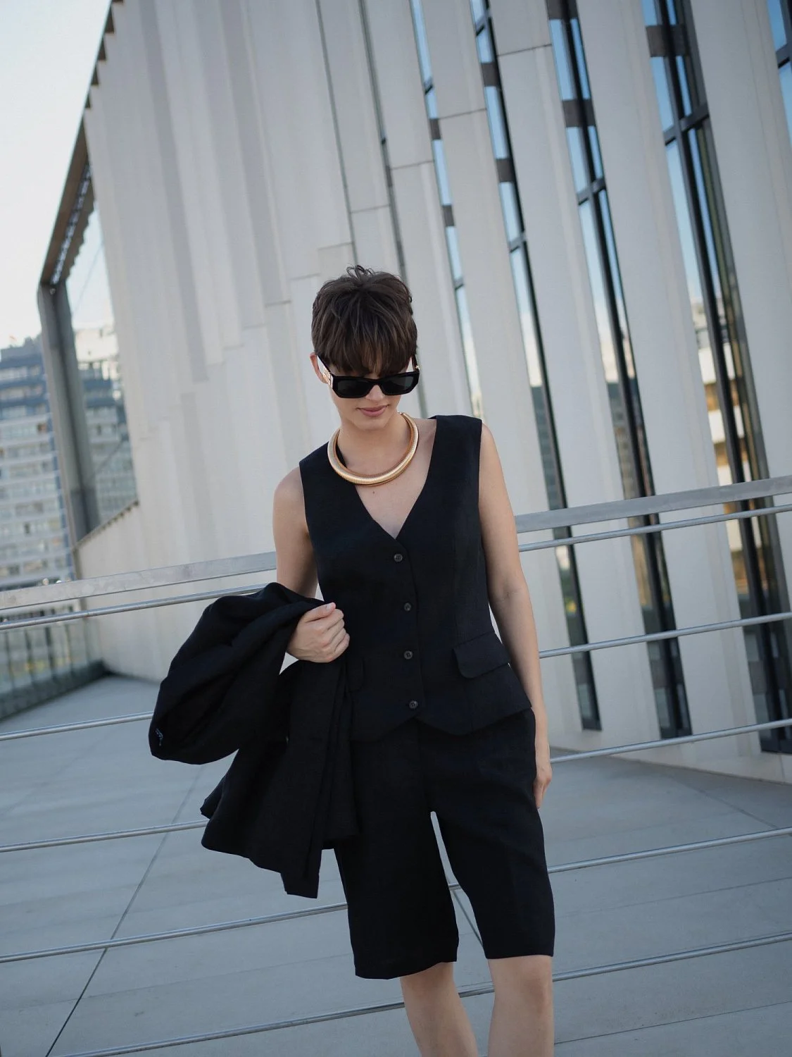 Бермуды льняные цвет черный