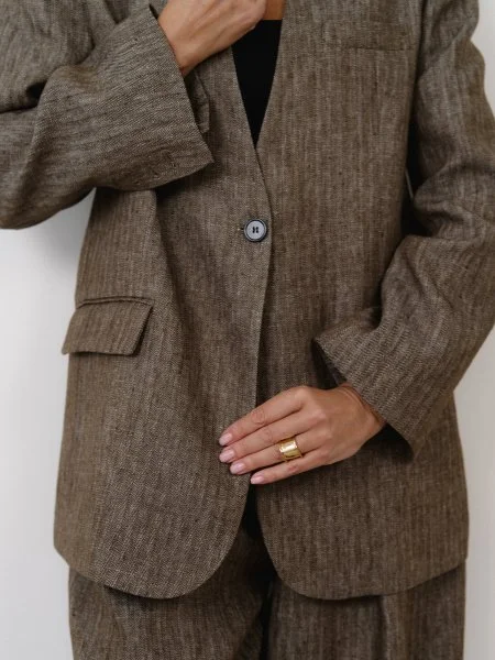 Пиджак без воротника цв.коричневый , рис. елочка - в фирменном магазине спортивной одежды Brillante.by