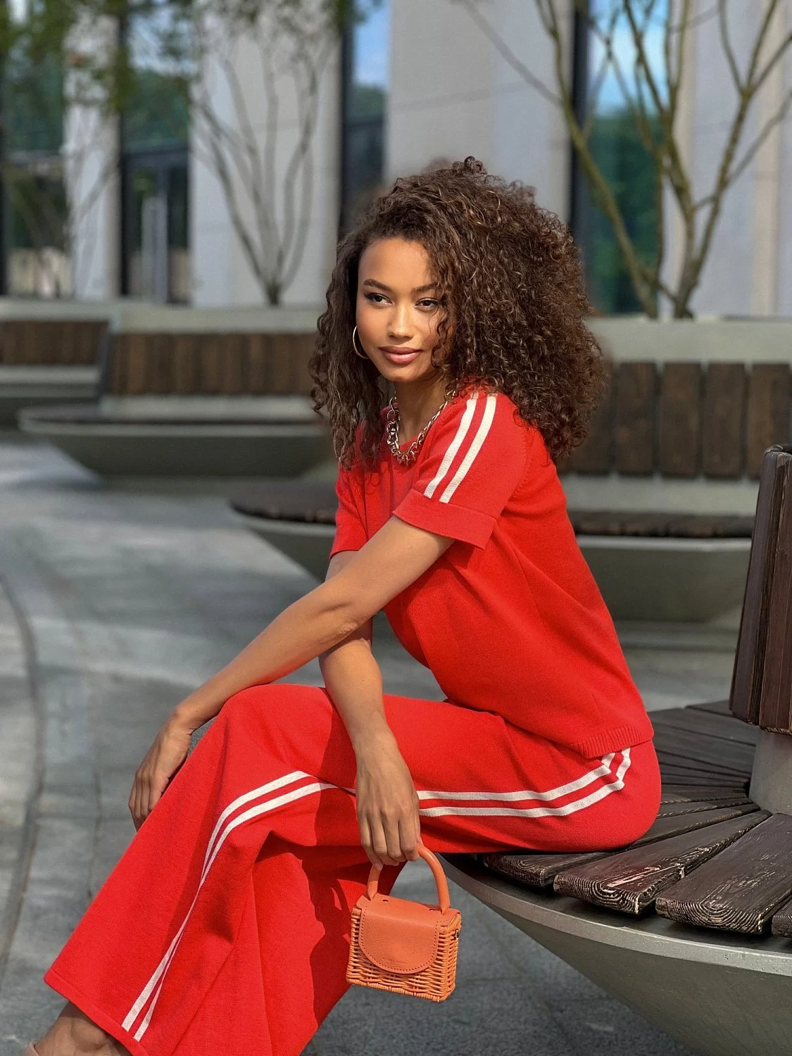 Костюм с лампасом цвет коралл (брюки + джемпер с коротким рукавом)