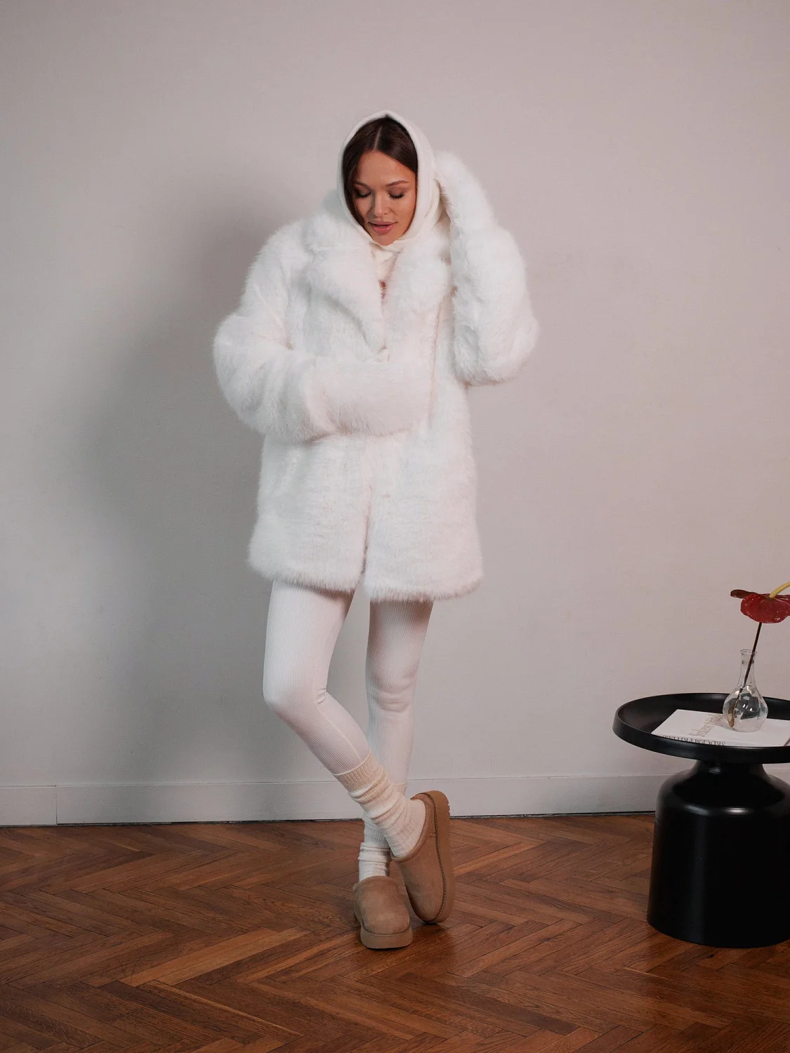 Шуба песец цвет белый