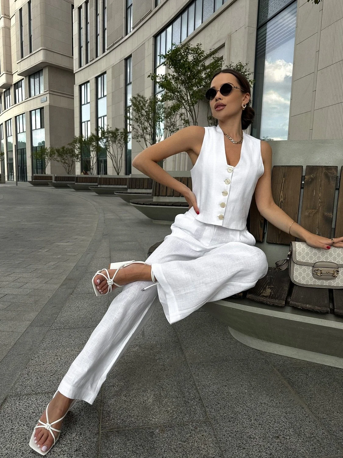 Костюм с жилетом цвет Белый  (жилет и брюки можно купить отдельно)